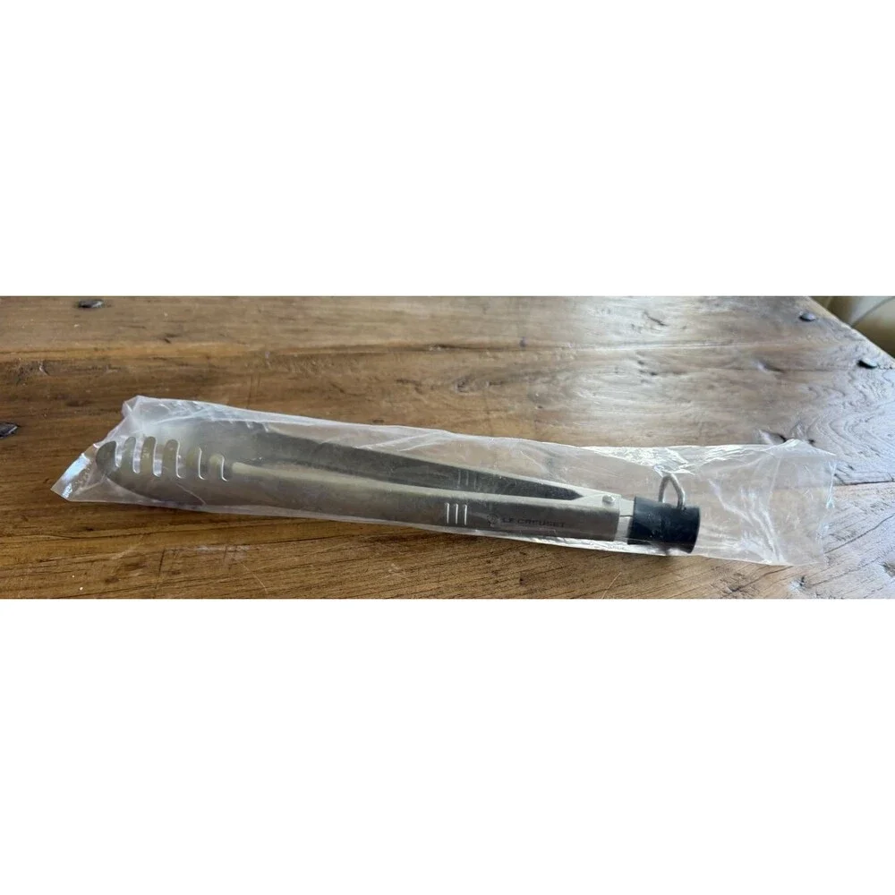 Le Creuset Revolution Stainless Steel Locking Tongs 13.8 in NEW NWT